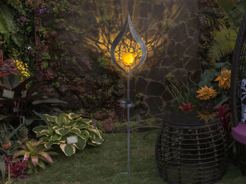 Dekorative LED Solarleuchte Metall bronzefarben mit Glaskugel, Erdspießleuchte